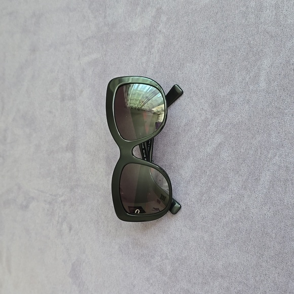 Dolce&Gabbana DG4252 Sunglasses. Black with Red Rose